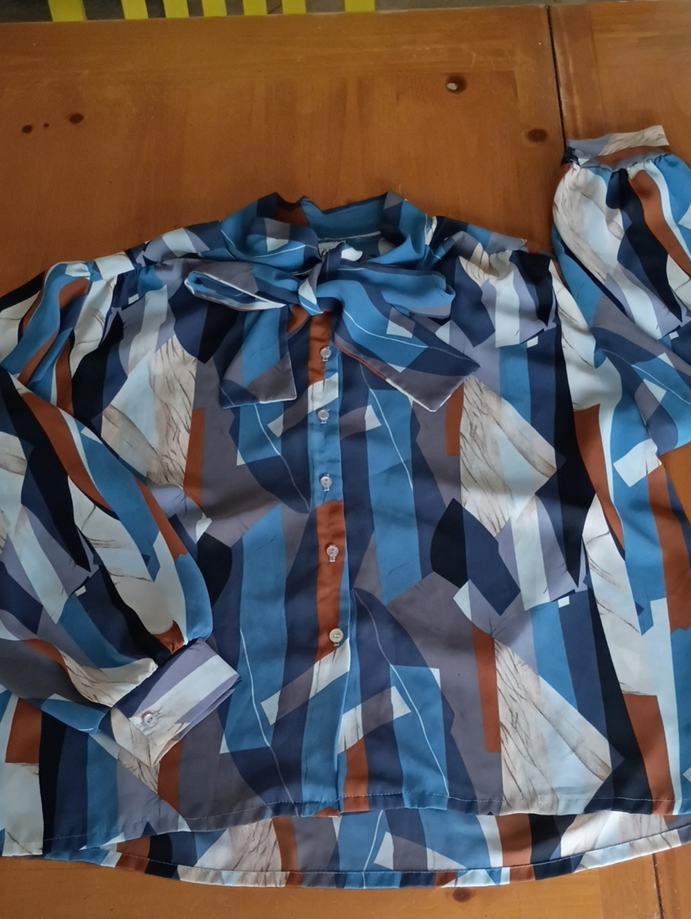Vtg Lady Winn Abstract Blue Tie-Neck Blouse Size 44